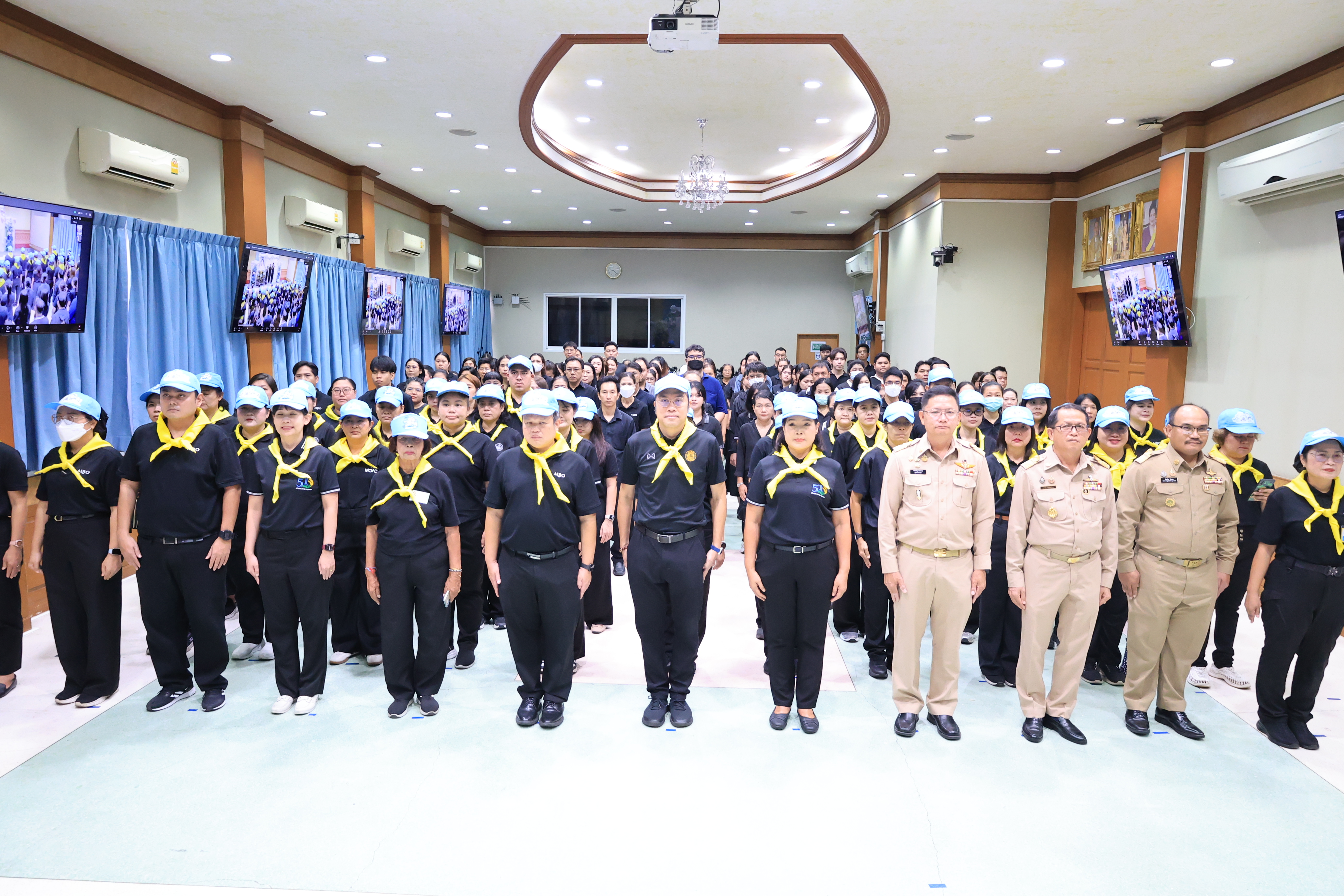 title - ส.ป.ก. จัดกิจกรรม “ประดิษฐ์ดอกไม้ถวายความอาลัย” ส่งเสริมสนับสนุนให้บุคลากรมีจิตสาธารณะและมีส่วนร่วมในการบำเพ็ญสาธารณะประโยชน์
